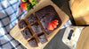 Bizcocho de algarroba, plátano y fresas