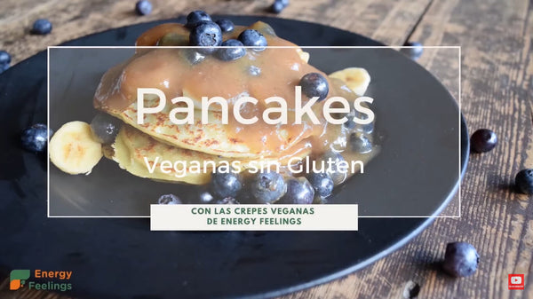 PANCAKES VEGANOS SIN GLUTEN CON SALSA DE DÁTILES Y PLÁTANO
